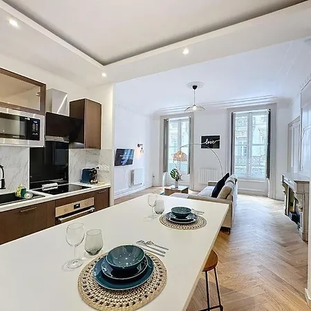 My Victor Hugo 1 Apartment *