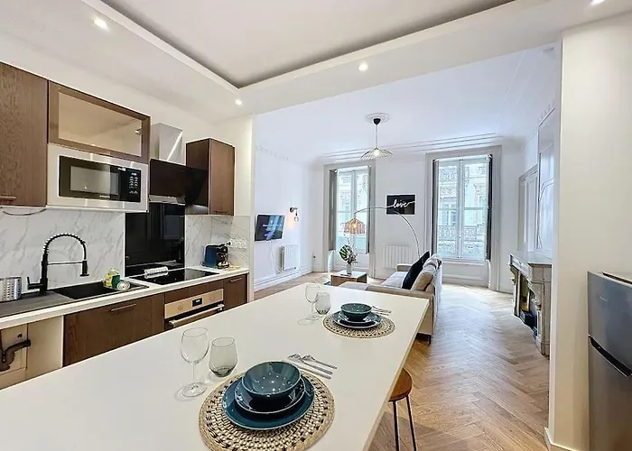 My Victor Hugo 1 Apartment *